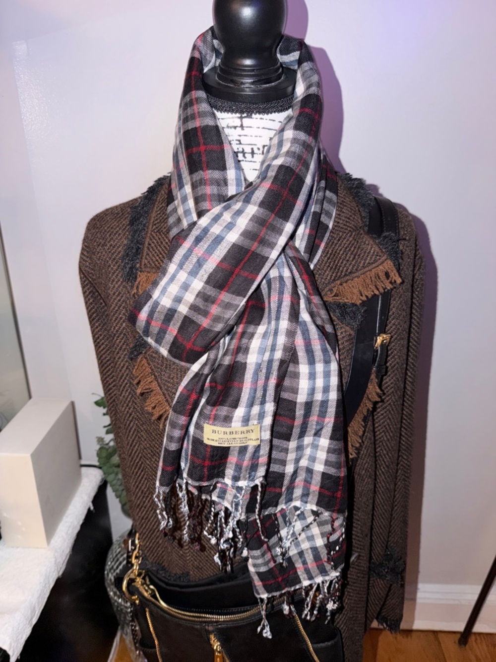 Preloved Burberry Black, White and Red Plaid Throw scarf 🧣 great condition - Picture 9 of 14